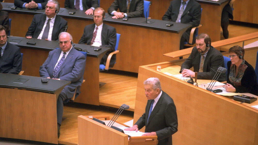 Der israelische Staatspräsident Weizmann bei seiner Ansprache am 16. Januar 1996 im Deutschen Bundestag