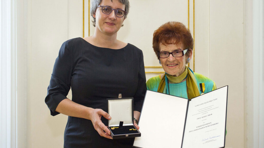Rachel Dror erhielt 2012 für ihr Engagement im jüdisch-christlichen Dialog den Verdienstorden des Landes Baden-Württemberg