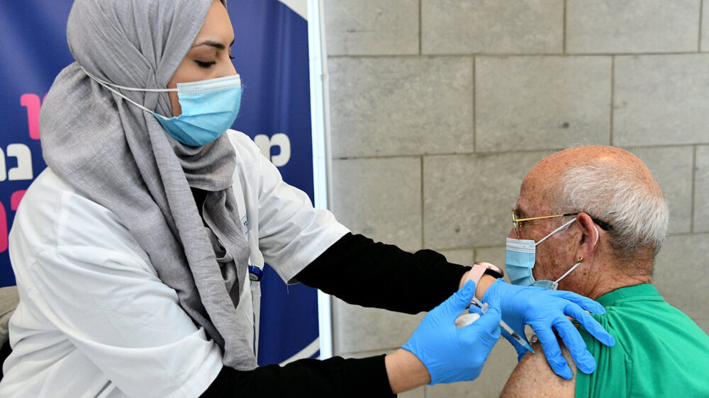 Mehr als eine halbe Million Menschen haben in Israel bereits die zweite Impfdosis erhalten