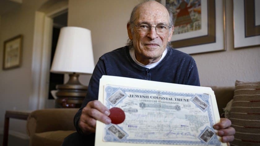 Ein besonderes Erbe: Der 85-jährige Marty Weiss hält nach knapp hundert Jahren die Aktien seiner Großmutter in den Händen