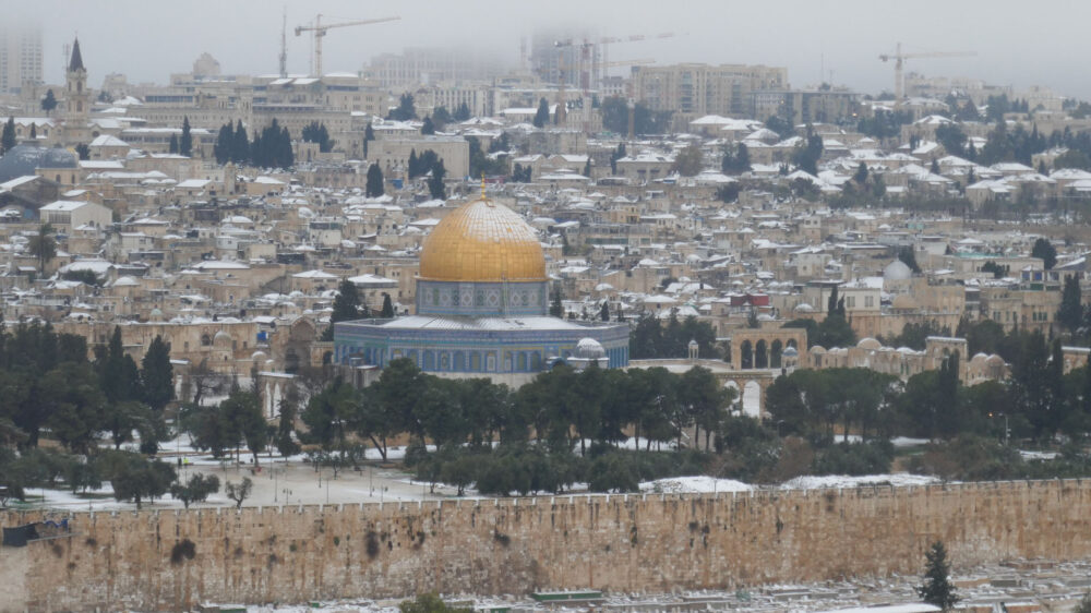 Vorübergehend erhielten die Gebäude in Jerusalem eine weiße Haube