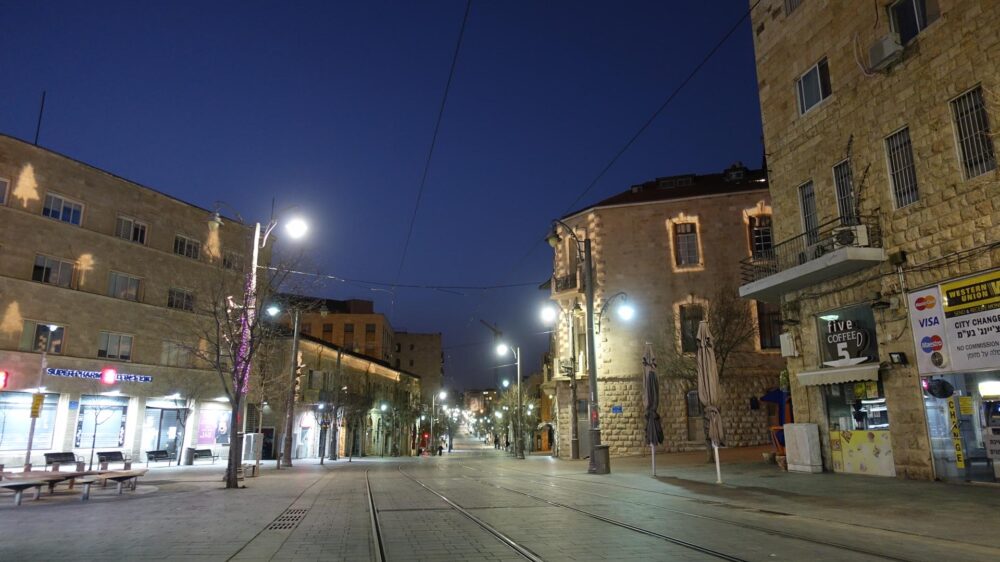 Nach dem Willen der Regierungen sollen die Straßen zu Purim leer bleiben – wie hier die Jerusalemer Jaffastraße im März 2020