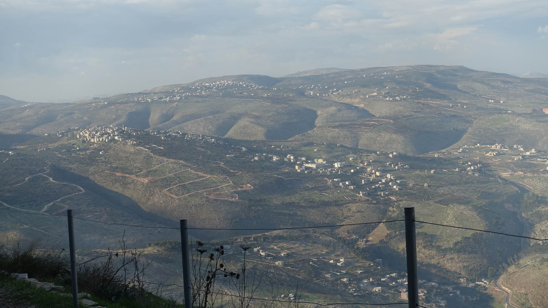 Vom Berg Kabir reicht der Blick – bei guter Sicht – bis an die Küste, manchmal sogar bis nach Nazareth und Safed