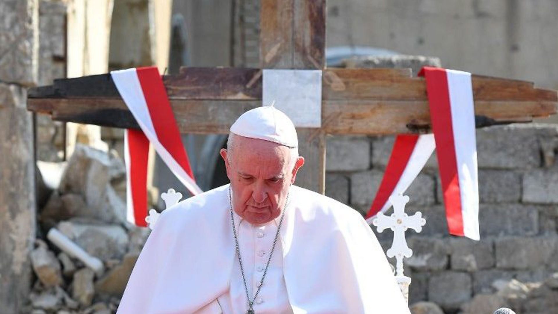 In Mossul gedachte der Papst im Gebet der Opfer von Terror und Gewalt