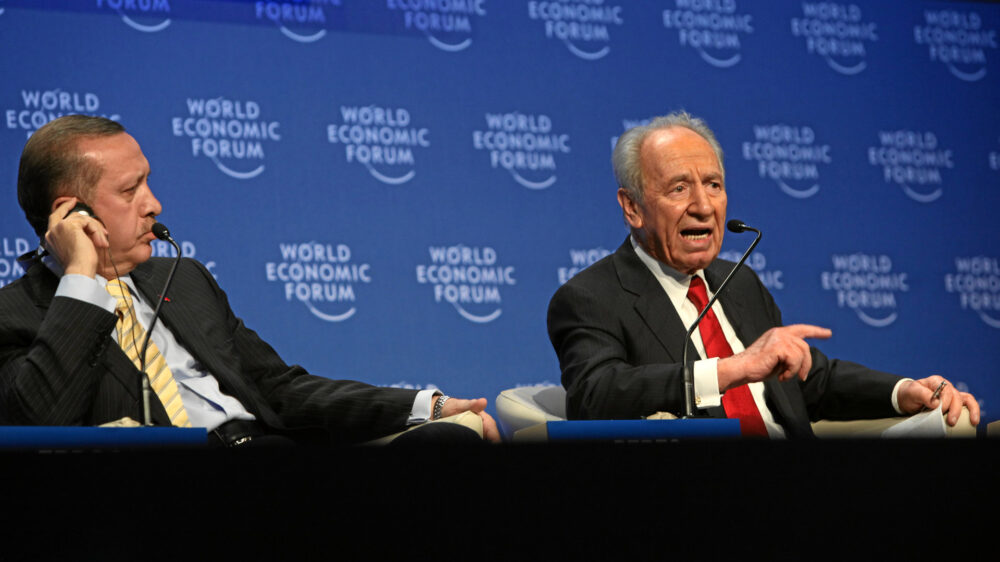 Der Streit zwischen Erdoğan (l.) und Peres nimmt beim Thema Israel einen großen Raum ein