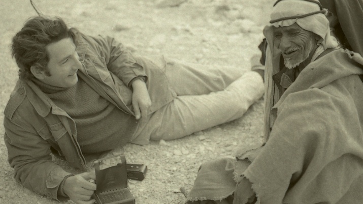 Der amerikanische Forscher Clinton Bailey forscht seit 50 Jahren zu Beduinen (im Bild: Ein Interview 1972)