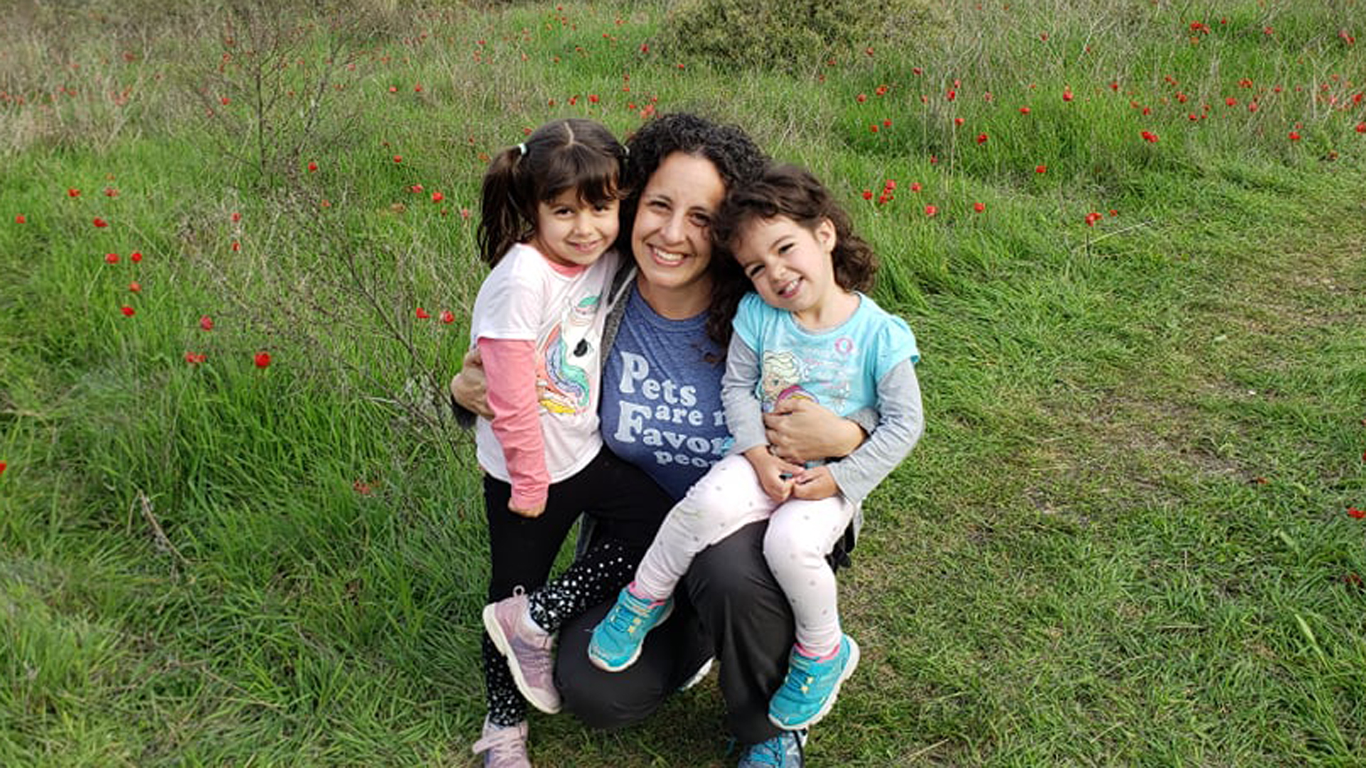 Zog vor vier Jahren in die Nähe des Grenzzauns: Deborah Benson-Ben Aderet mit ihren beiden Kindern