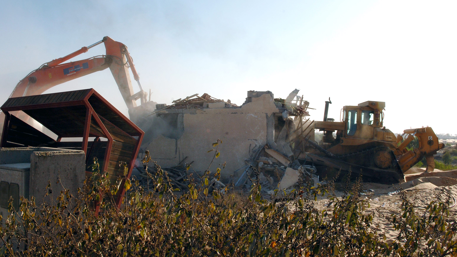 Die Häuser der Bewohner im Gazastreifen wurden von der israelischen Armee zerstört, so wie hier am 17. August 2005 in Morag.