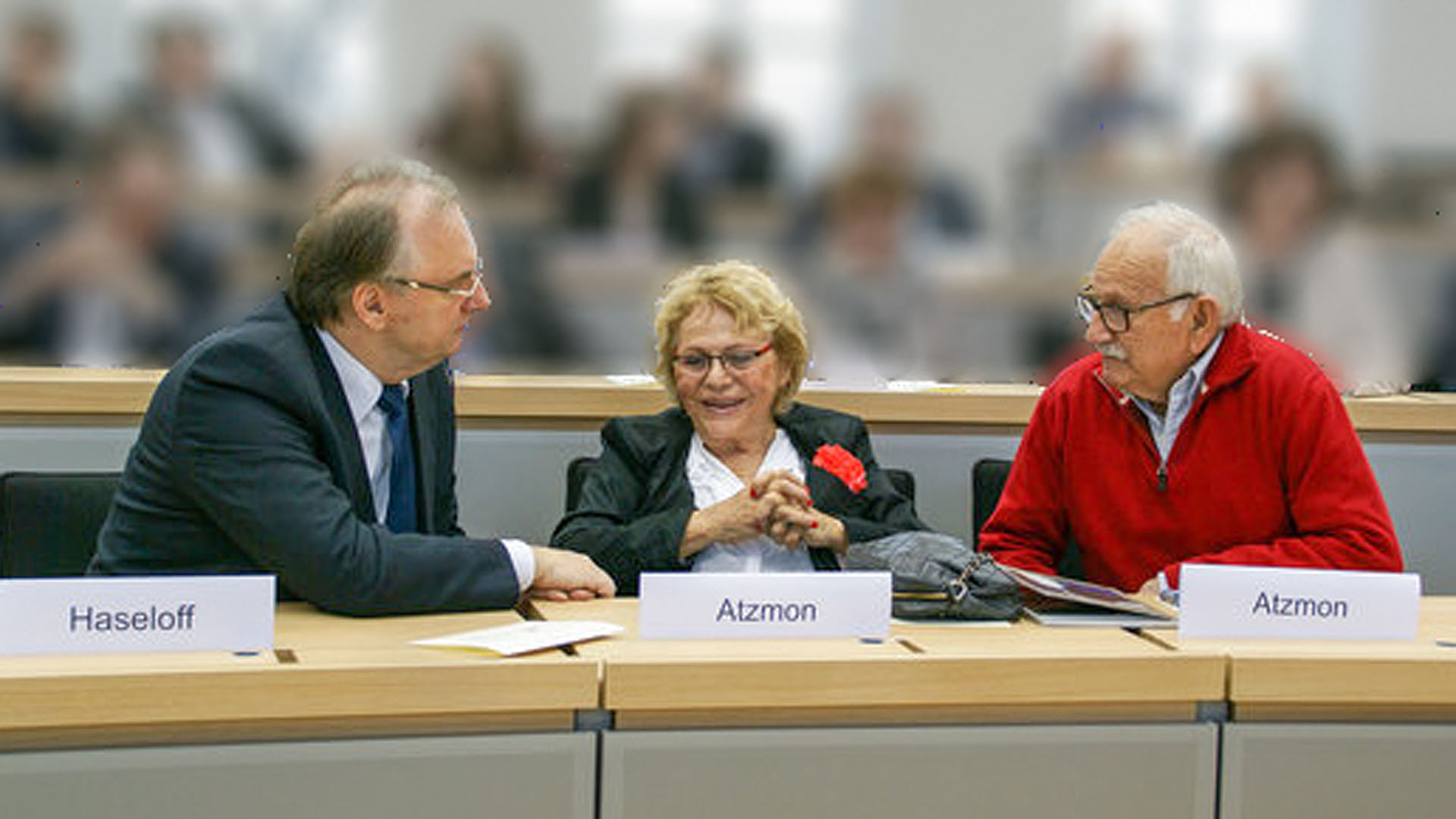 Von ihren Erlebnissen legt Sara Atzmon Zeugnis ab – vor Schülern, aber auch im Landtag von Sachsen-Anhalt