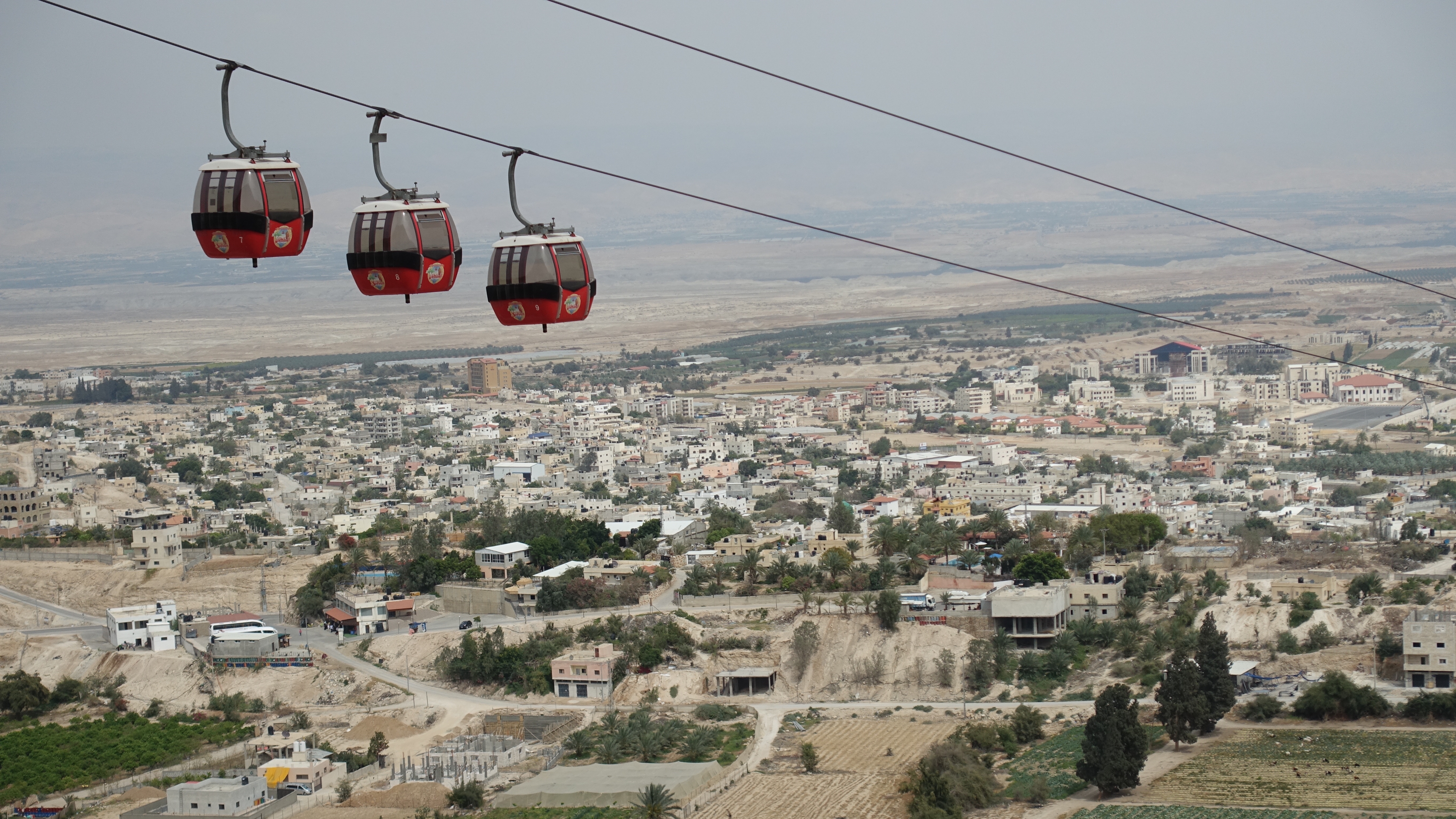 Eine Seilbahn führt auf den Berg der Versuchung