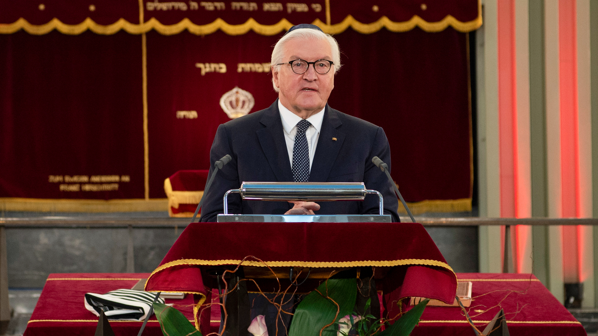Bundespräsident Frank-Walter Steinmeier trug bei dem Festakt eine Kippa