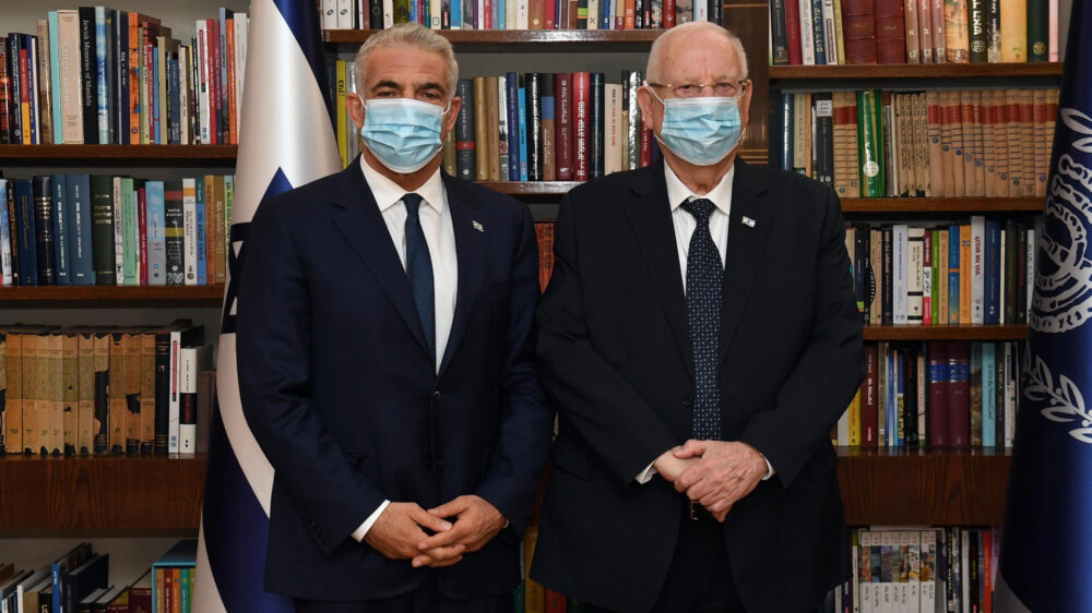 Staatspräsident Rivlin hat Jesch-Atid-Chef Lapid mit der Regierungsbildung betraut