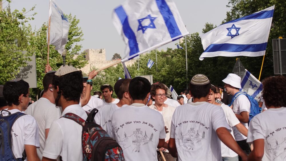 Um die Einheit Jerusalems zu feiern, kommen Tausende von Jugendlichen zum Singen und Tanzen nach Jerusalem