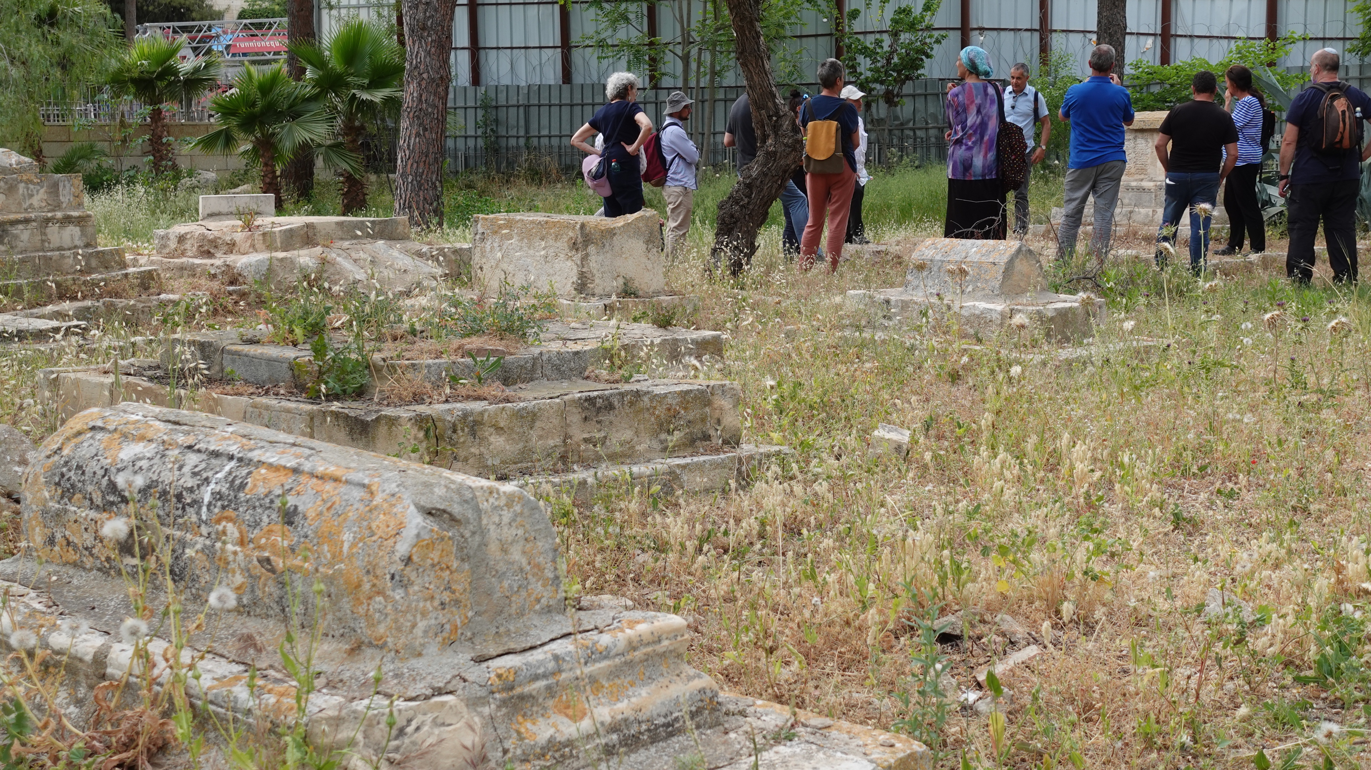 Angrenzend an den Unabhängigkeitspark sind bis heute muslimische Gräber aus der osmanischen Zeit erhalten