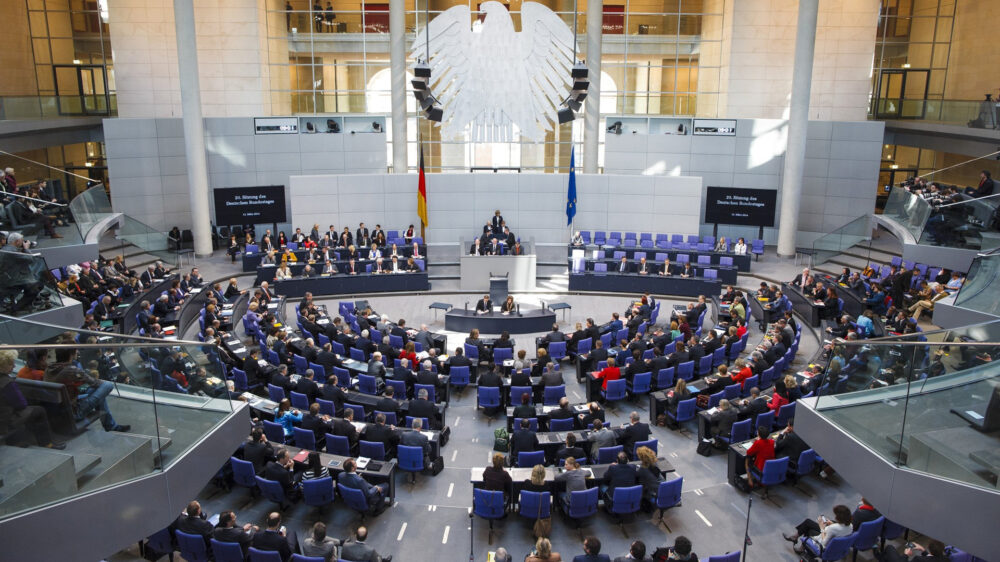 Über eine Stunde debattierten die Parlamentarier über die Lage in Nahost und ihre Auswirkungen in Deutschland (Archivbild)