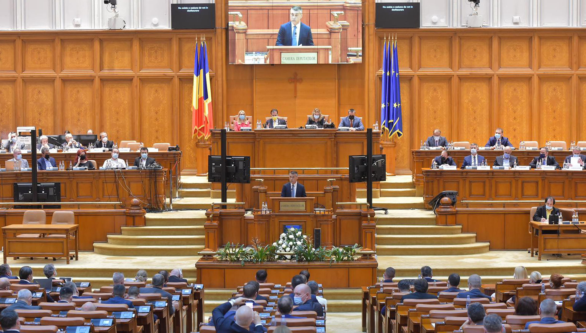 Botschafter Saranga vor dem rumänischen Parlament