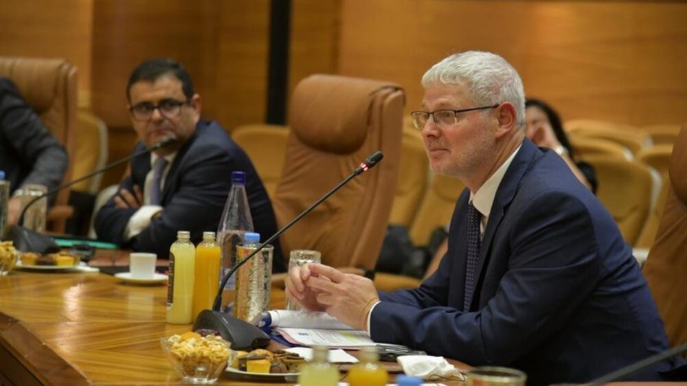 Der israelische Generaldirektor des Außenministeriums, Alon Uschpis, bei Gesprächen mit marokkanischen Vertretern