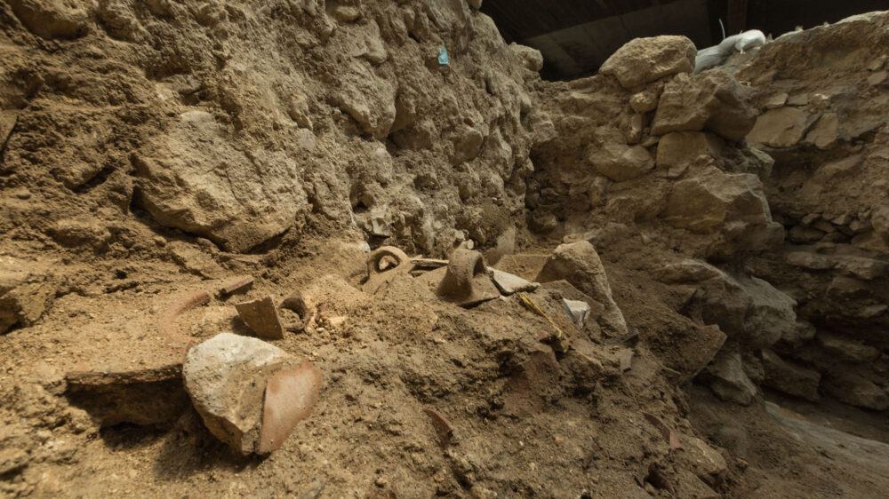 Die Archäologen kamen zu dem Schluss, dass die Zerstörungsschicht dem Erdbeben zuzuschreiben ist