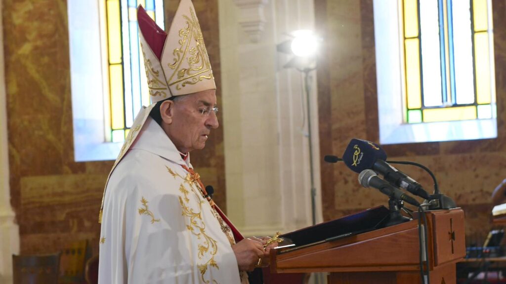 Patriarch Al-Rahi pflegte in seine Predigt einen politischen Appell ein