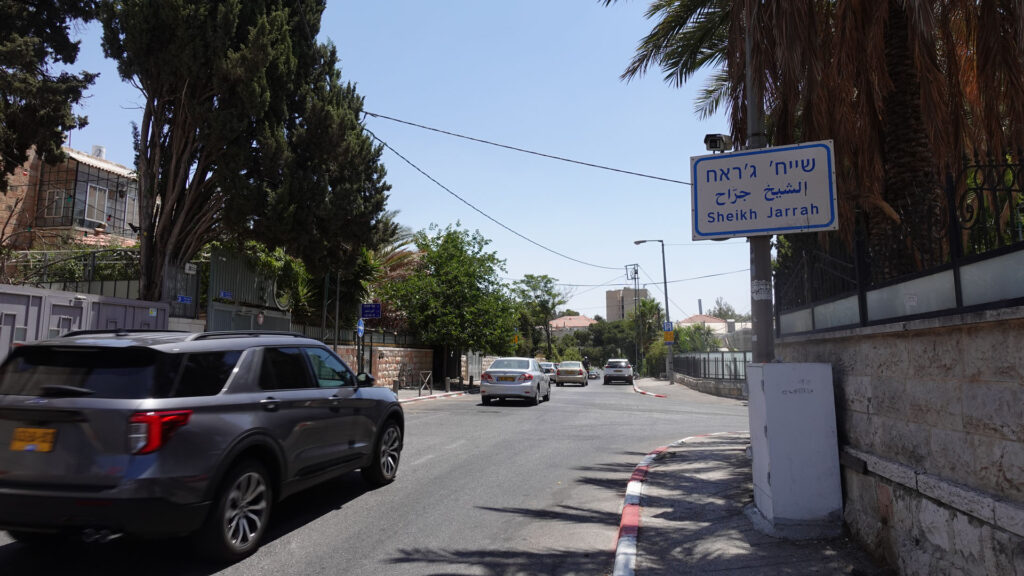 Heute ist die Bevölkerung im Viertel Scheich Dscharrah überwiegend muslimisch. Israelische Gerichte stellen häufig die Rechtsmäßigkeit der Besitzansprüche jüdischer Organisationen fest.
