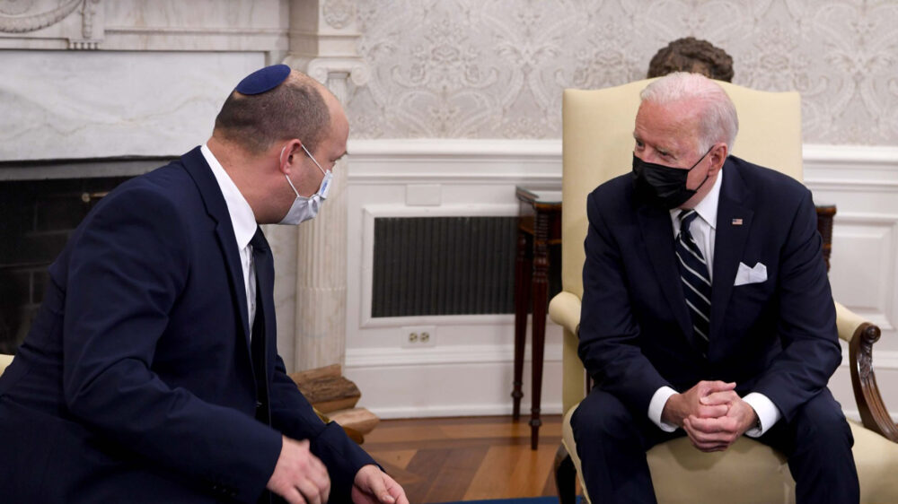 Antrittsbesuch unter besonderen Bedingungen: Israels Premier Bennett (l.) mit US-Präsident Biden im Oval Office