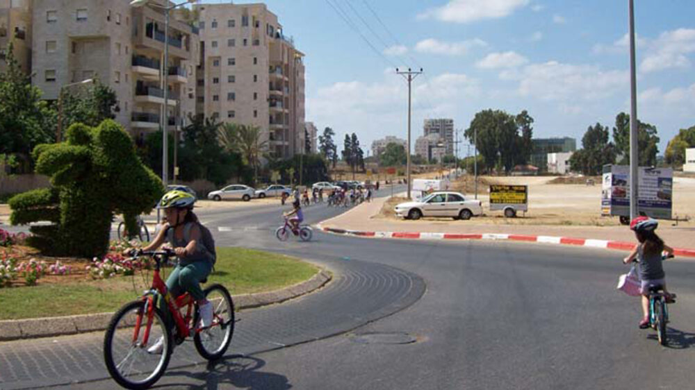 Kinder nutzen an Jom Kippur die autofreien Straßen für Ausflüge