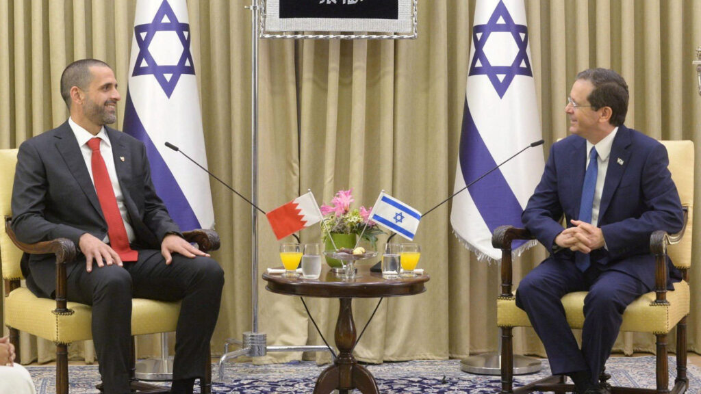 Botschafter Al-Dschalahma (l.) betrachtet es als „große Ehre“, das Amt in Israel auszuüben