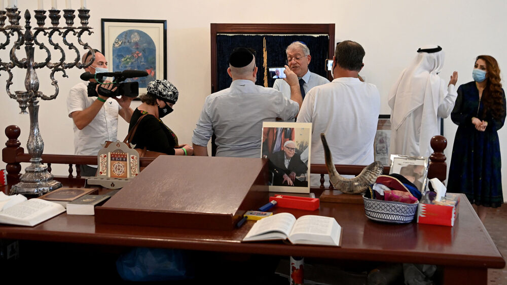 Dank der Abraham-Abkommen blüht das jüdische Leben in Bahrain wieder auf; hier ein Treffen mit israelischen Journalisten im Oktober 2020