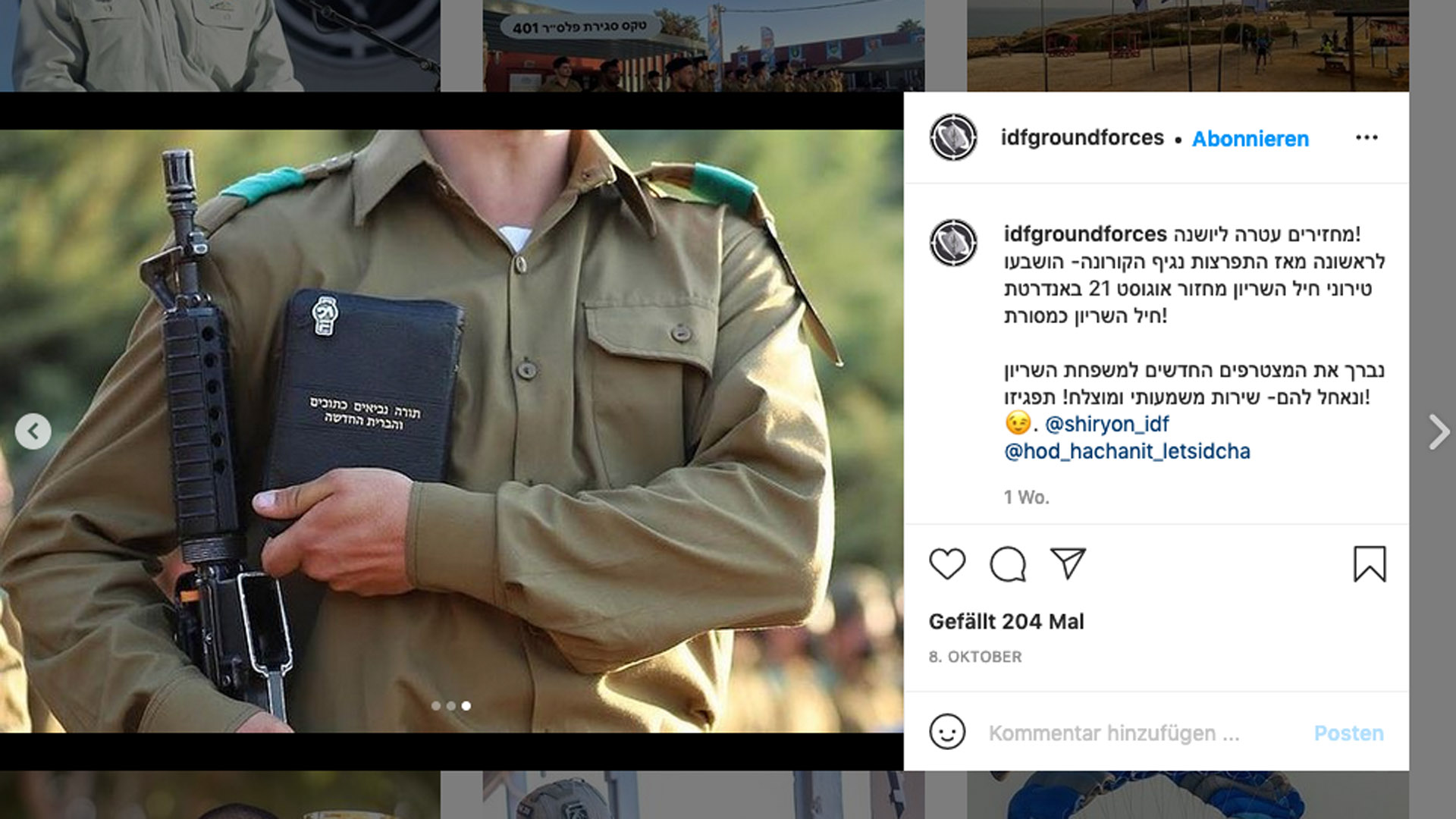 Der Soldat hat seinen Eid auf eine christliche Bibel in hebräischer Sprache abgelegt
