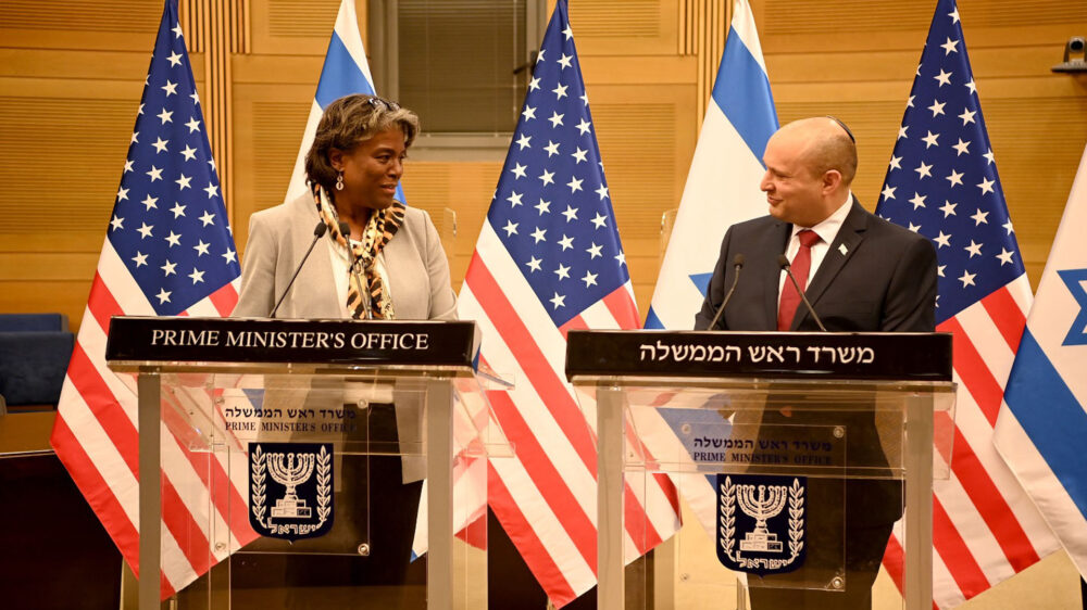Der israelische Premier Bennett (r.) sieht in der amerikanischen UN-Botschafterin Thomas-Greenfield eine Stimme der Vernunft