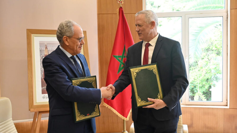 Engere Partnerschaft: Der israelische Verteidigungsminister Gantz (r.) und sein marokkanischer Amtskollege Ludiji