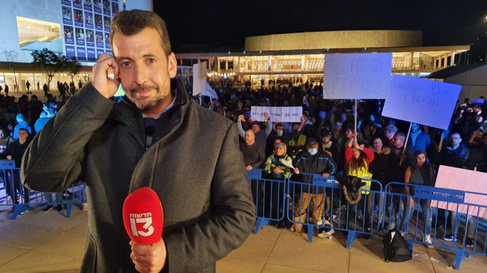 Moderator Guy Lerer organisiert eine Demonstration in Tel Aviv gegen hohe Lebenshaltungskosten