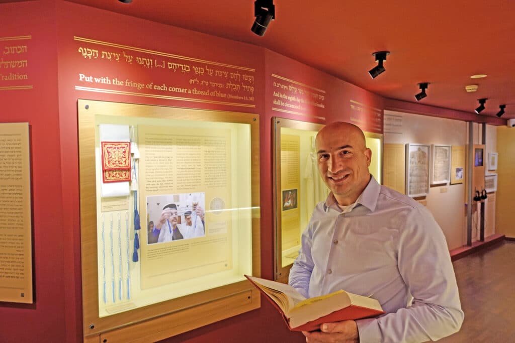 Avi Jefet wohnt als einer von weltweit 50.000 Karäern in der Jerusalemer Altstadt. Dort betreut er das karä­ische Heimatmuseum.