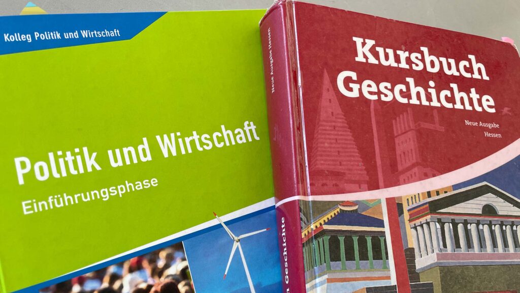 EIn Lehrbuch für Politik und Wirtschaft und eines für Geschichte