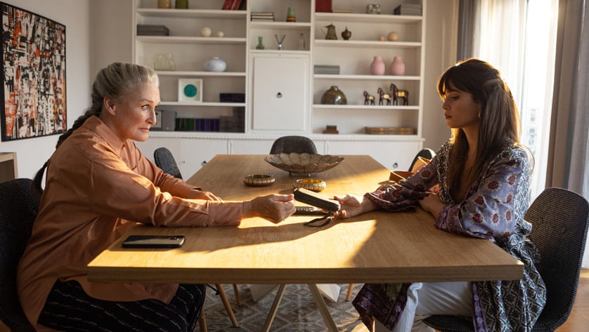Glenn Close und Niv Sultan in „Teheran“