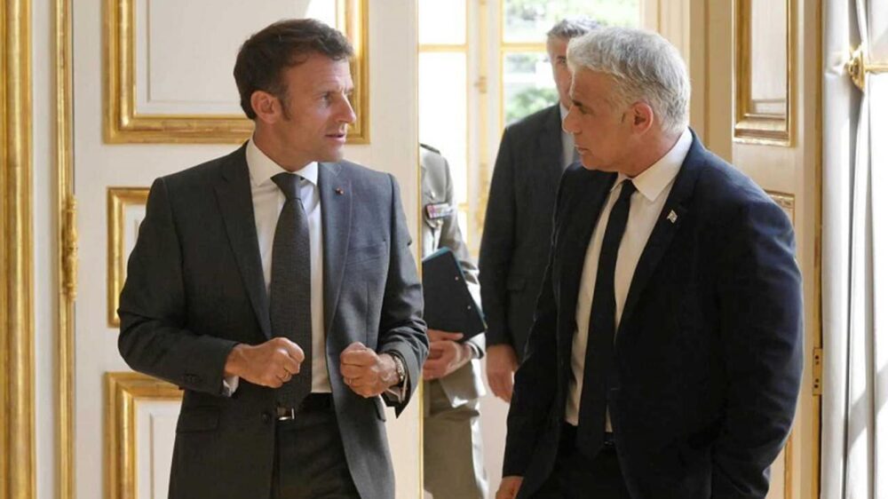 Emmanuel Macron und Jair Lapid in Paris