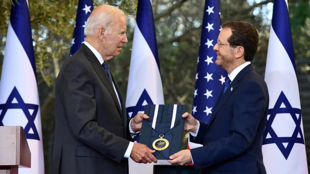 Herzog ehrt Biden mit der Präsidentenmedaille