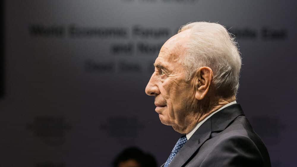 Schimon Peres im Scheinwerferlicht