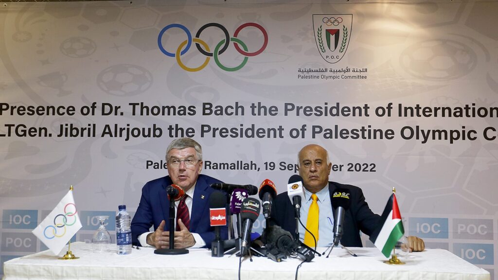 IOC-Präsident Bach traf in Ramallah den Vorsitzenden des POC, Dschibril Radschub.