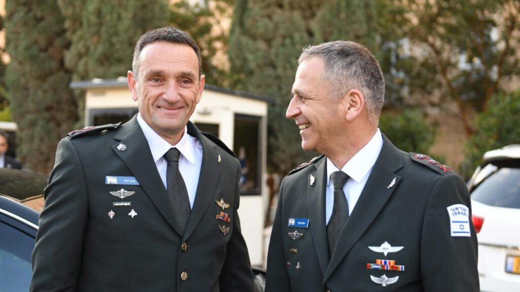 Neuer Armeechef und sein Amtsvorgägner: Herzi Halevi und Aviv Kochavi