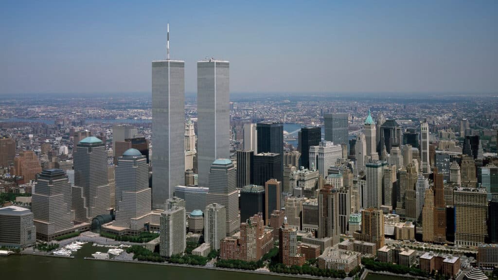 Luftbild vom alten World Trade Center im Sommer 2001