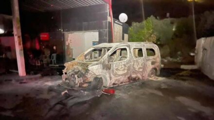 Siedler zünden palästinensische Autos an