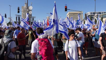 In Jerusalem kamen am Montagnachmittag viele Menschen zum Protest gegen die Justizreform zusammen