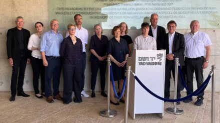 Die EKD-Delegation besuchte bei ihrer Reise ins Heilige Land auch die Holocaust-Gedenkstätte Yad Vashem in Jerusalem
