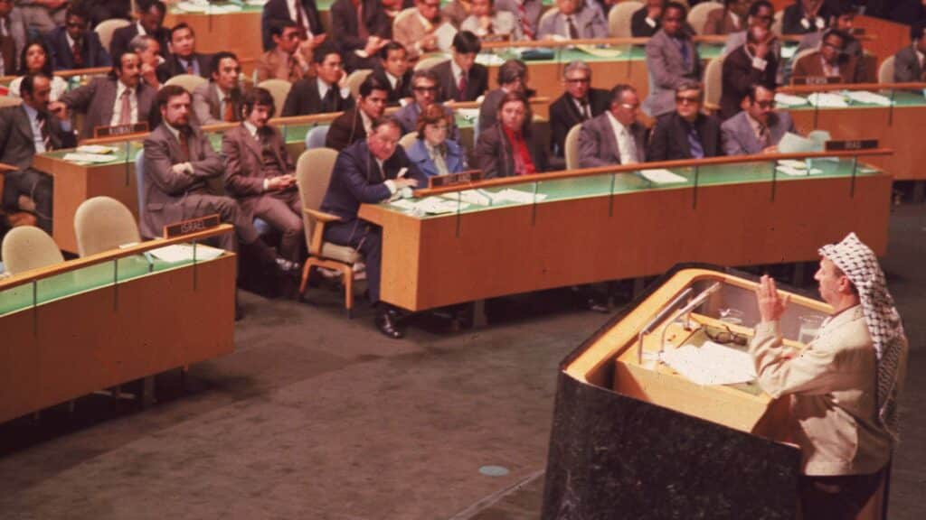 Arafat hält 1974 vor der UN-Generalversammlung seine Olivenzweigrede