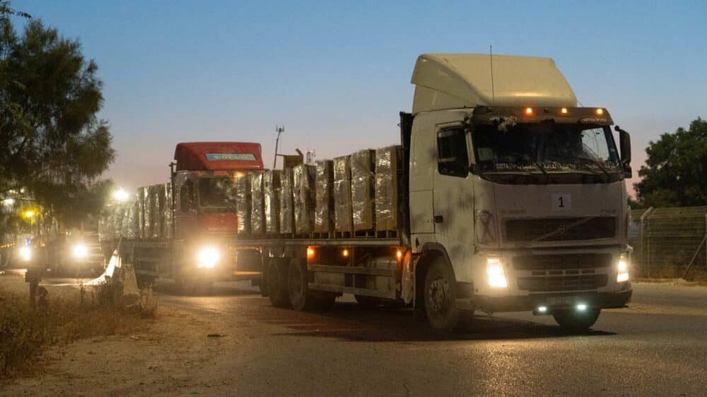 Am Donnerstag sind die ersten Laster über einen neu eingerichteten Zugang im Gazastreifen eingetroffen