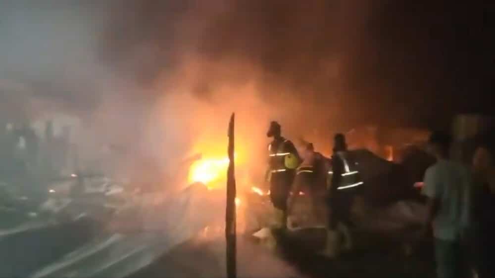 Social-Media-Videos zeigen Feuer in einem Zeltlager bei Rafah