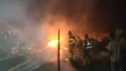 Social-Media-Videos zeigen Feuer in einem Zeltlager bei Rafah