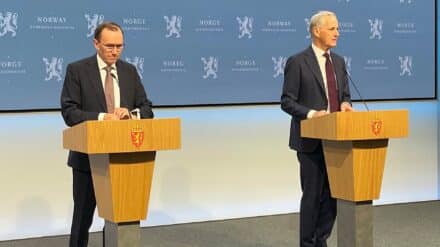 Der norwegische Regierungschef Støre (r.) stellte mit Außenminister Eide die Pläne zur Anerkennung „Palästinas“ vor