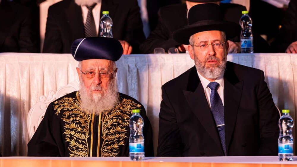 Für die beiden früheren Oberrabbiner Josef (l.) und Lau sind noch keine Nachfolger in Sicht